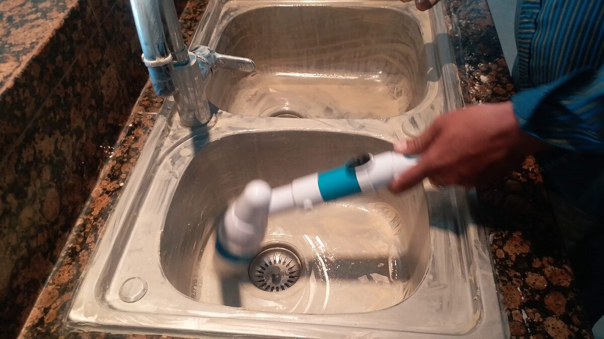Kitchen sink deep cleaning